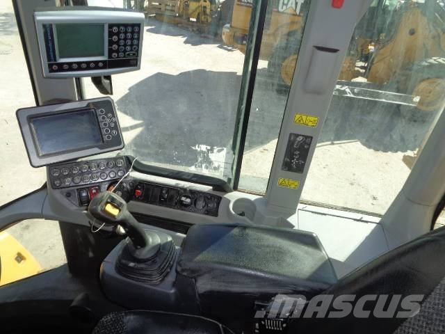 CAT 938M Колесни товарачи
