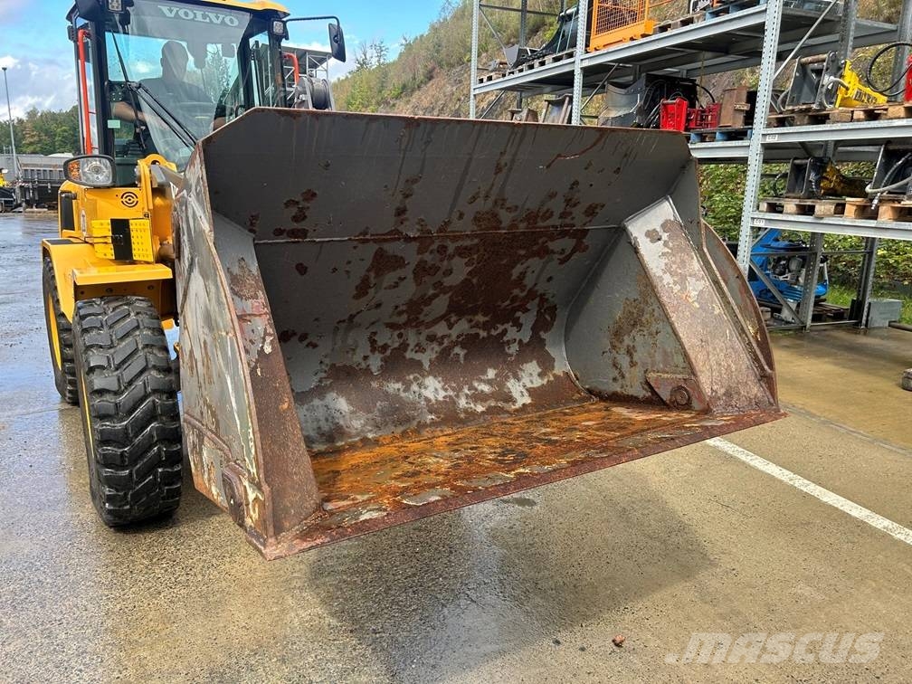Volvo Hochkippschaufel 1500 mm für L30/35 Pistoane