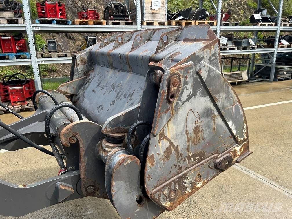 Volvo Hochkippschaufel 1500 mm für L30/35 Pistoane