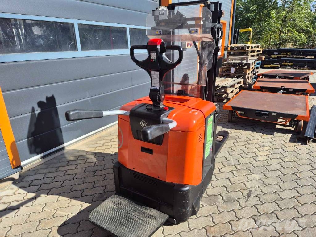 BT SPE 125 Elektromos gyalogkíséretű targoncák
