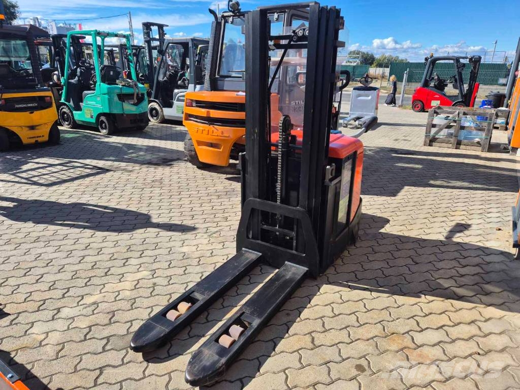 BT SPE 125 Elektromos gyalogkíséretű targoncák