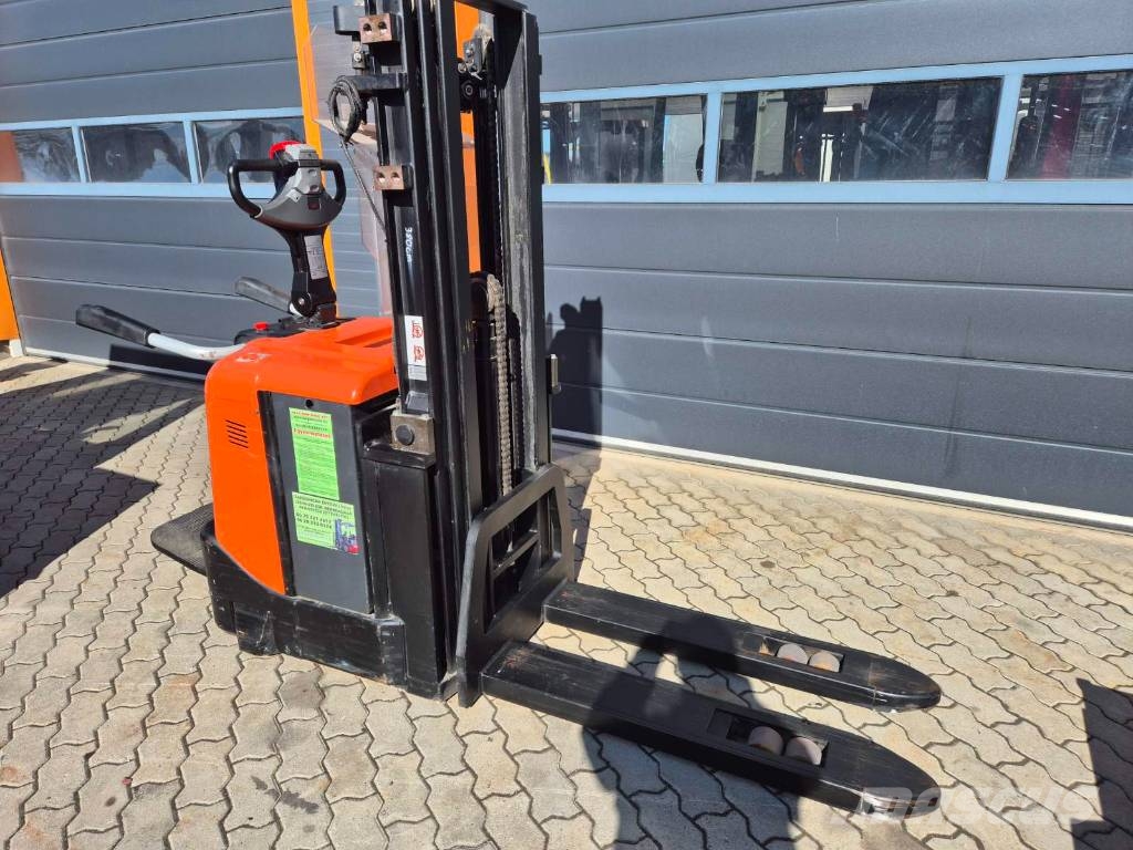 BT SPE 125 Elektromos gyalogkíséretű targoncák