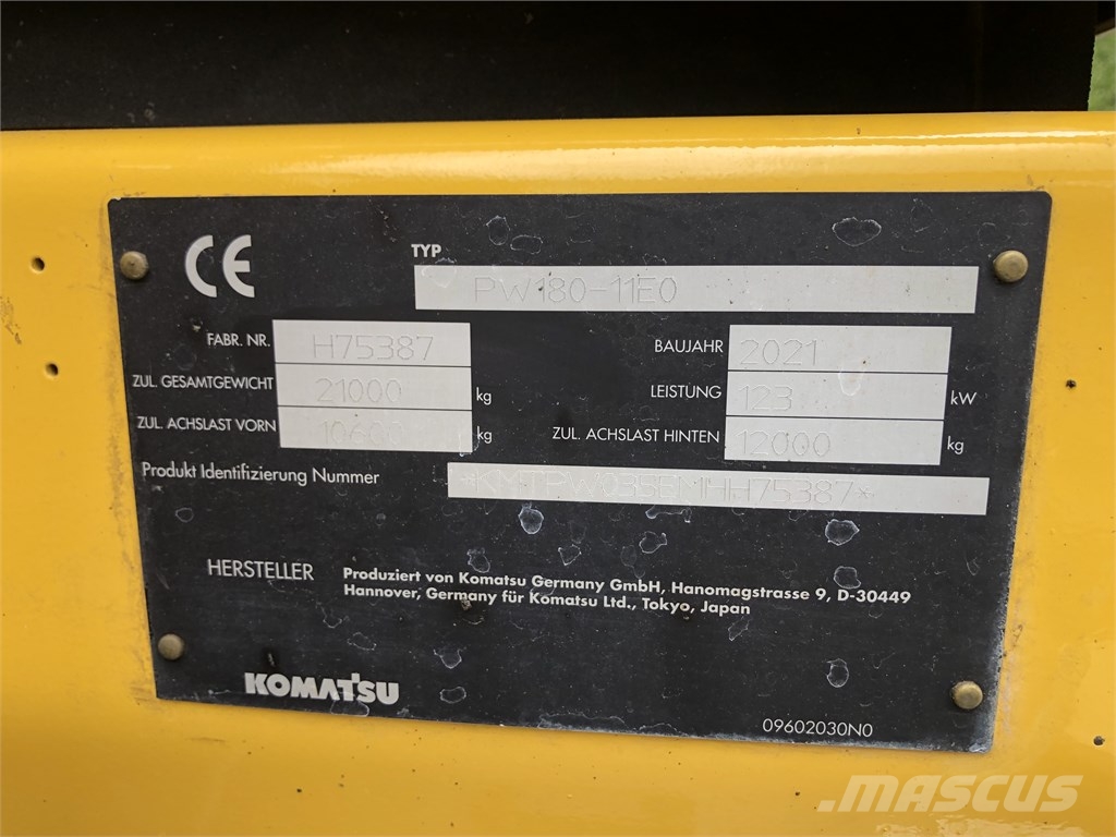 Komatsu PW 180-11 Gumikerekes kotrók