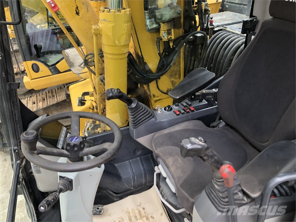 Komatsu PW 180-11 Gumikerekes kotrók