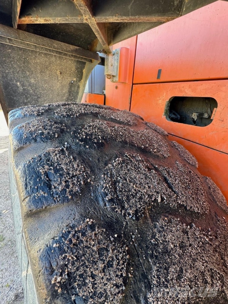 Hitachi LX 210 E Kolesni nakladalci