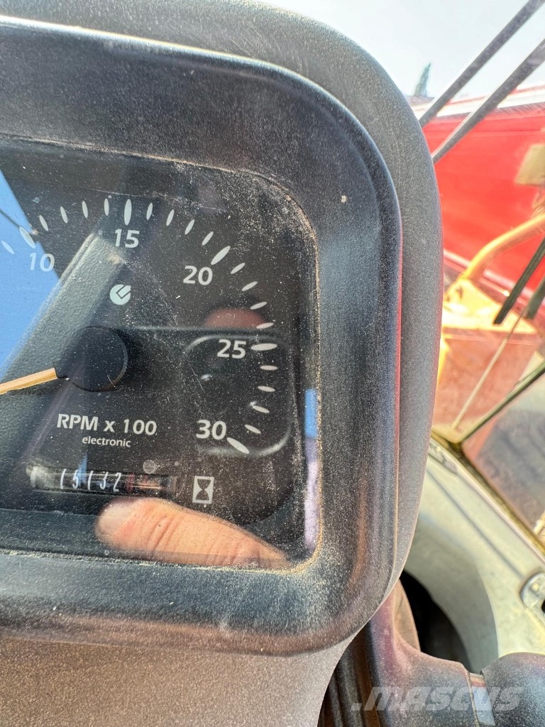 Hitachi LX 210 E Kolesni nakladalci