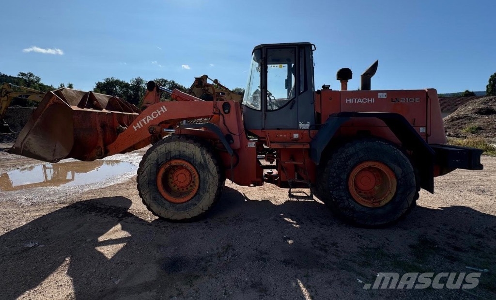 Hitachi LX 210 E Kolesni nakladalci