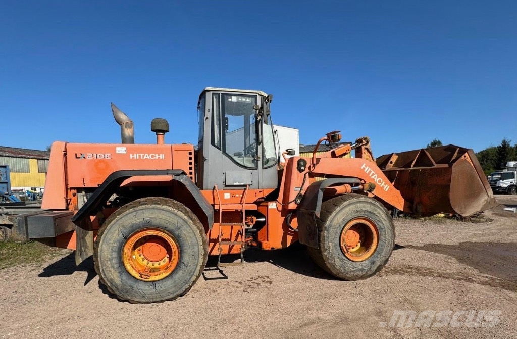 Hitachi LX 210 E Kolesni nakladalci