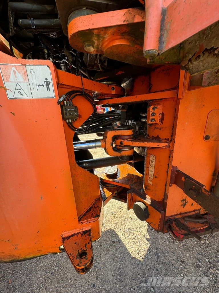 Hitachi LX 210 E Kolesni nakladalci