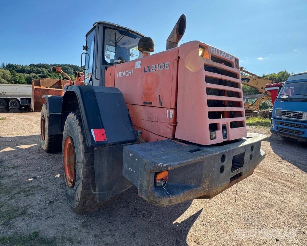Hitachi LX 210 E Kolesni nakladalci