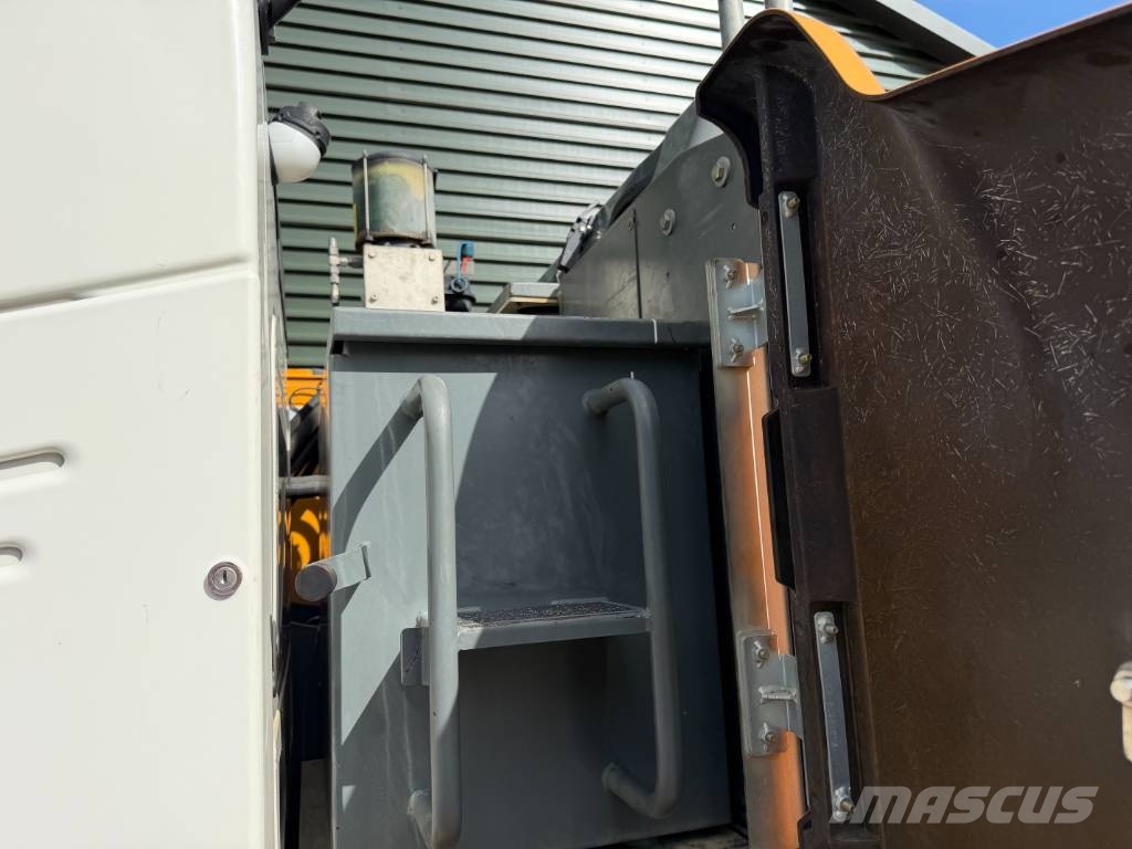 Liebherr A 916 Litronic حفارات بعجل
