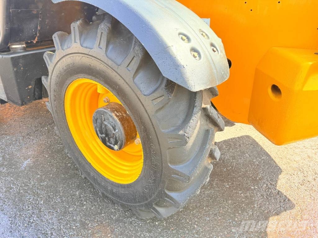 JCB 540-140 Teleskopiniai krautuvai