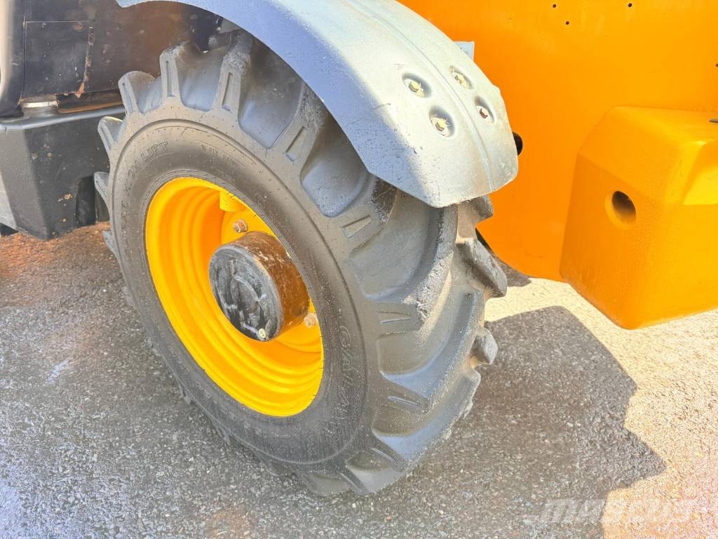 JCB 540-140 Телескопични товарачи
