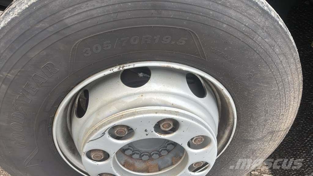 Mercedes-Benz 1527 0 Camiones chasis