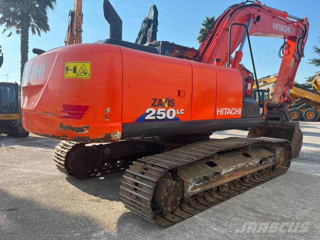 Hitachi ZX 250 LC-5B حفارات زحافة