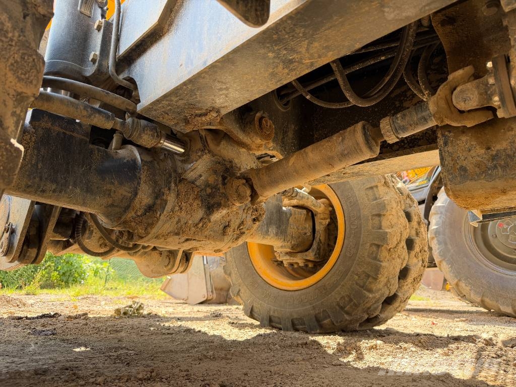 JCB JS 175 W Excavadoras de ruedas