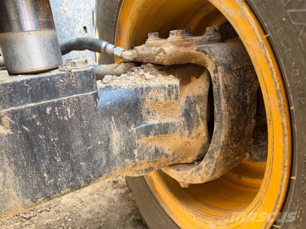 JCB JS 175 W Excavadoras de ruedas