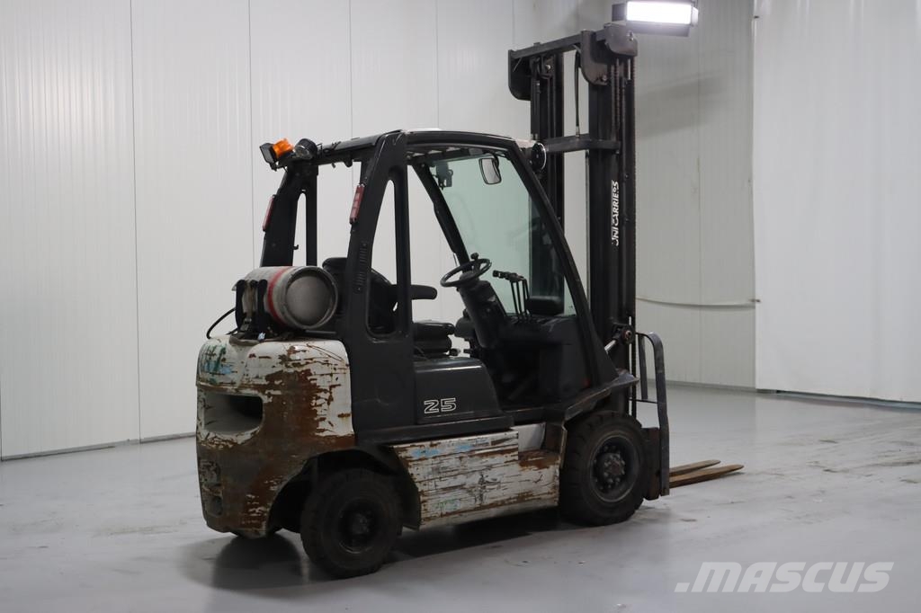 Nissan U1D2A25LQ شاحنات LPG