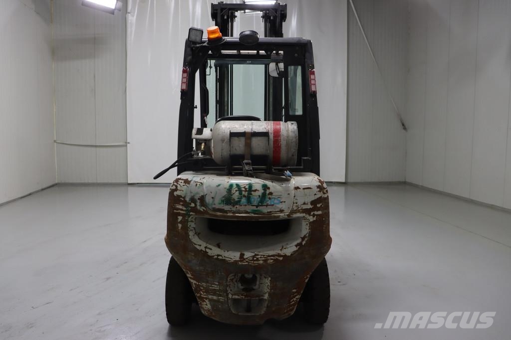 Nissan U1D2A25LQ شاحنات LPG