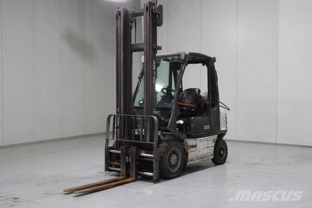 Nissan U1D2A25LQ شاحنات LPG