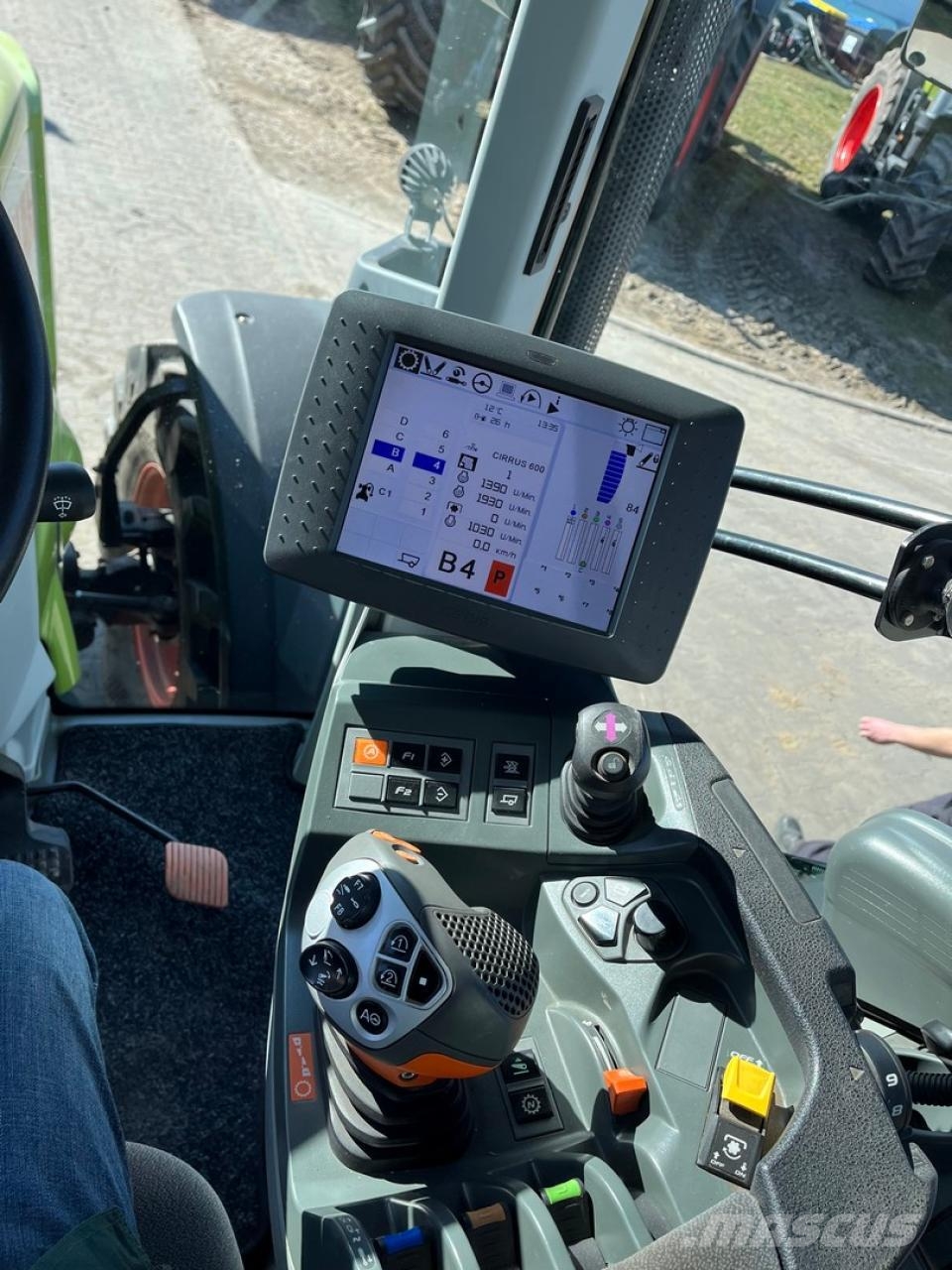 CLAAS Axion 850 CEBIS HEXASHIFT 트랙터