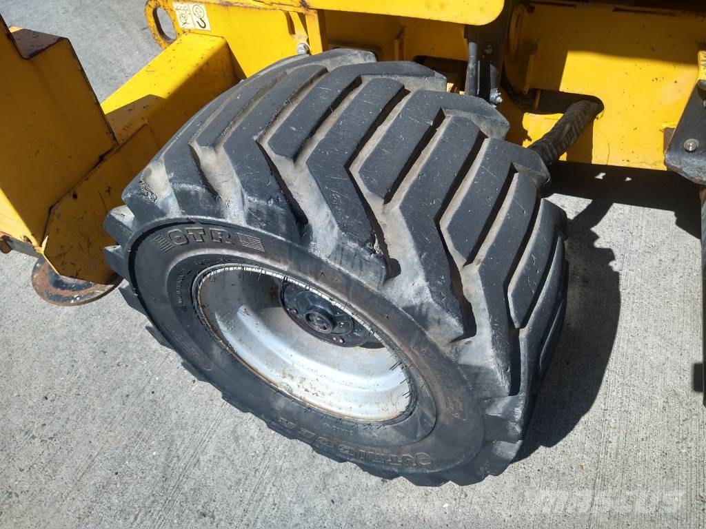 JLG 4394 RT (300) 剪叉式升降机