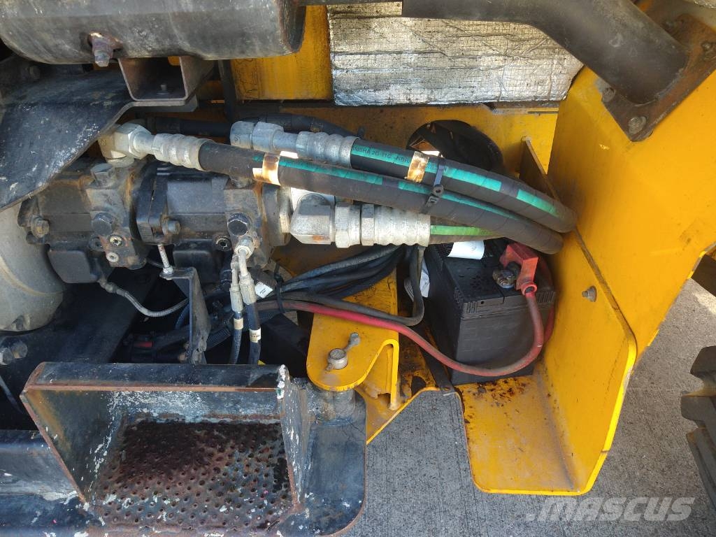 JLG 4394 RT (300) 剪叉式升降机
