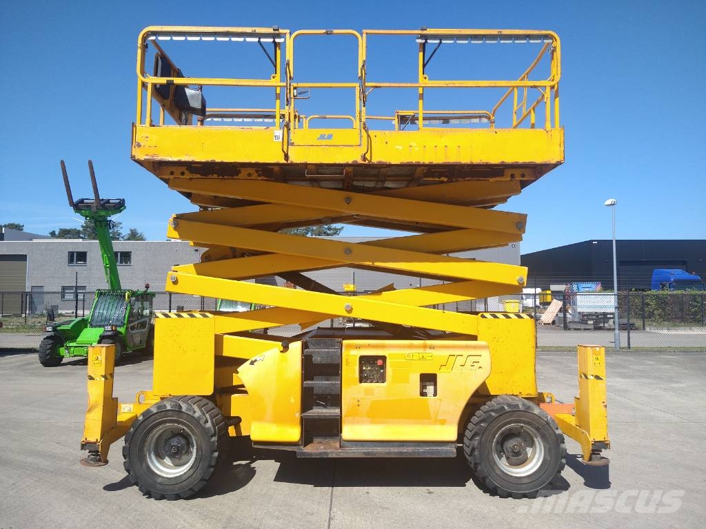 JLG 4394 RT (300) 剪叉式升降机
