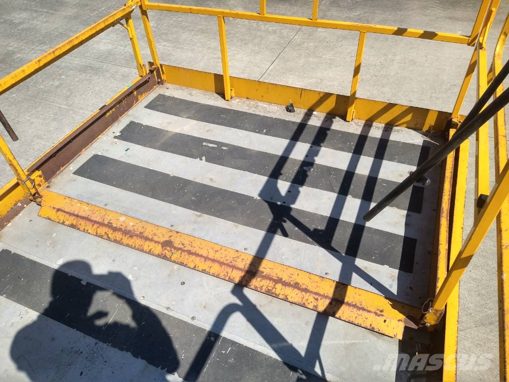 JLG 4394 RT (300) 剪叉式升降机