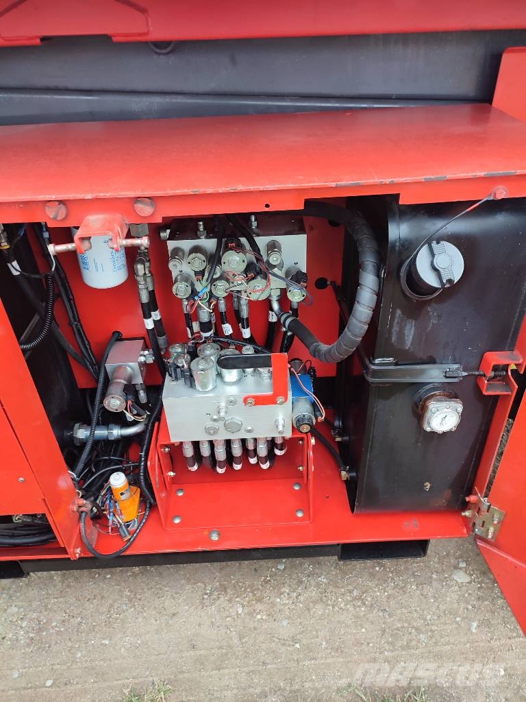 Manitou 120SC-2 剪叉式升降机