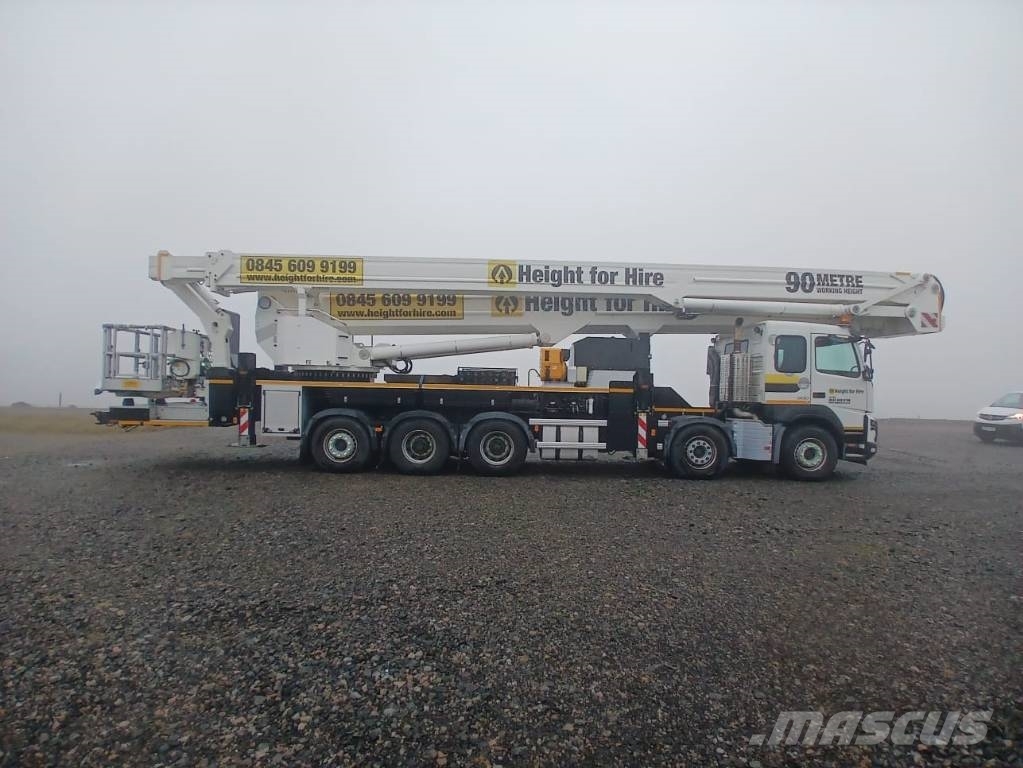 Bronto S90 HLA-X 车载式高空作业车