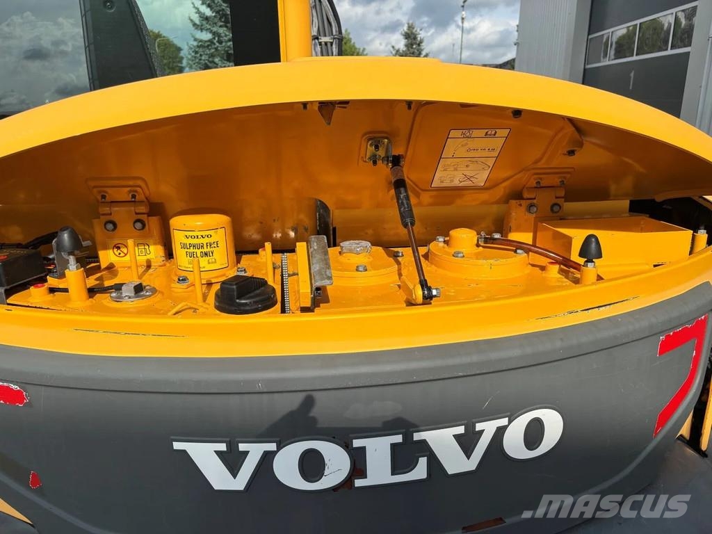 Volvo ECR88D tracked excavator, 3x buckets, A/C, 2014 ye 中型挖掘机