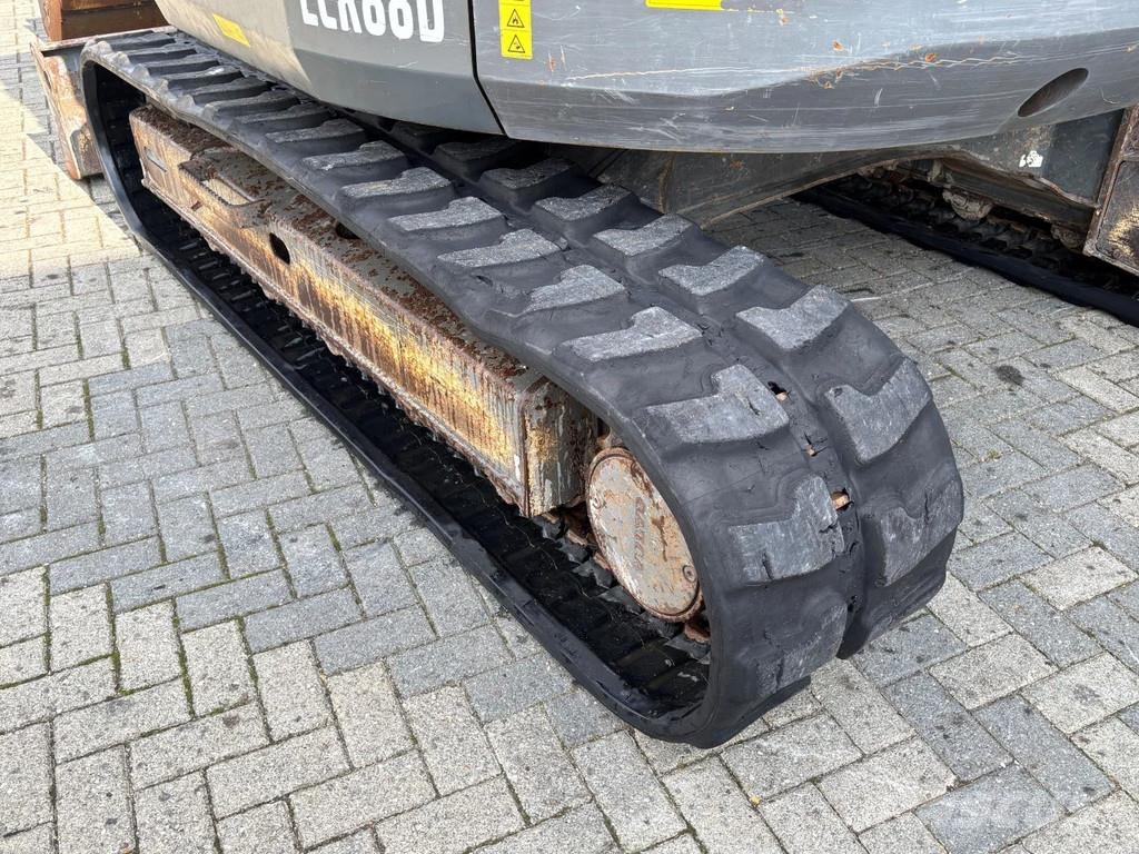 Volvo ECR88D tracked excavator, 3x buckets, A/C, 2014 ye 中型挖掘机