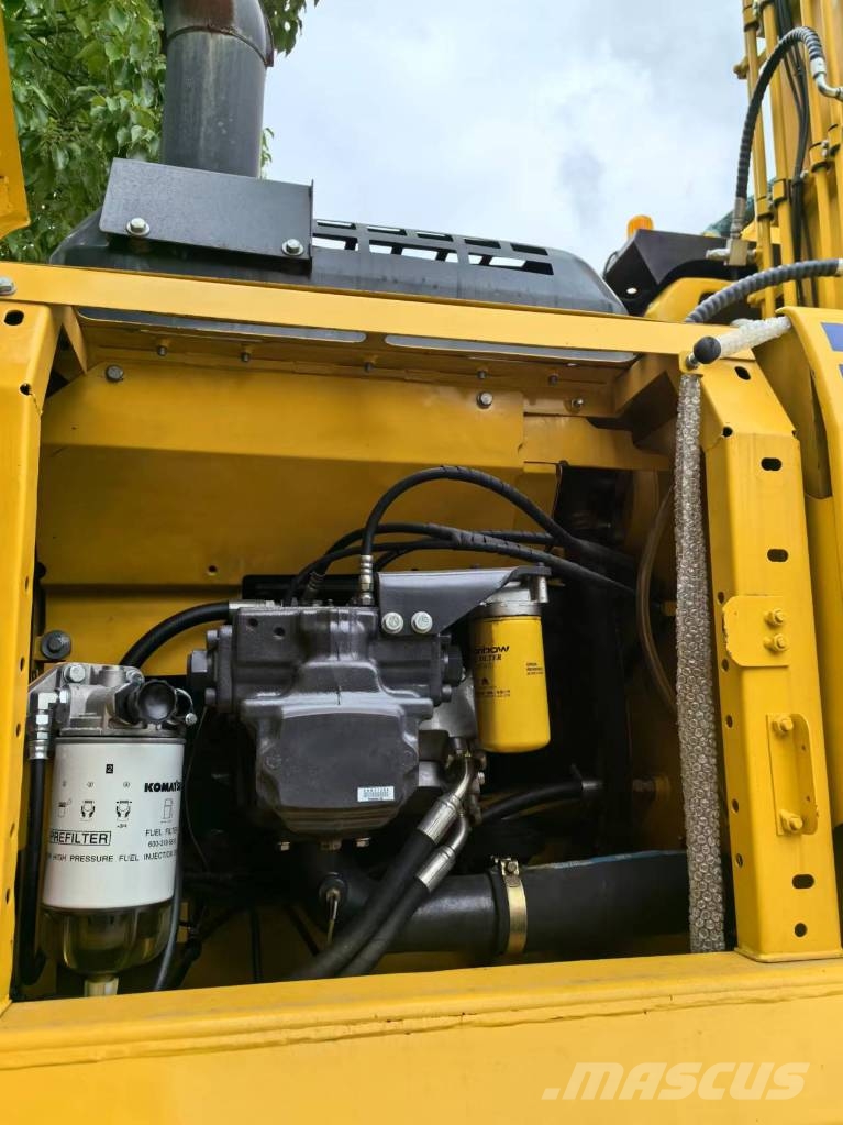 Komatsu PC220-8 Raupenbagger