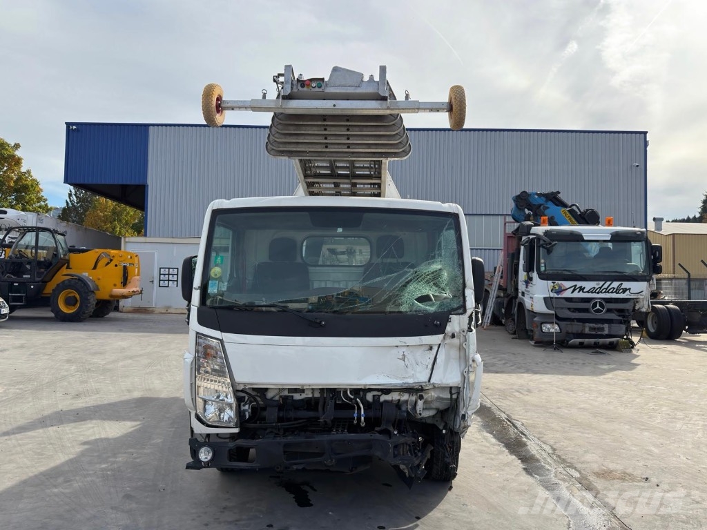 Renault Maxity / BOCKER HL 30 / 1-7LH Bútoremelő kosarak