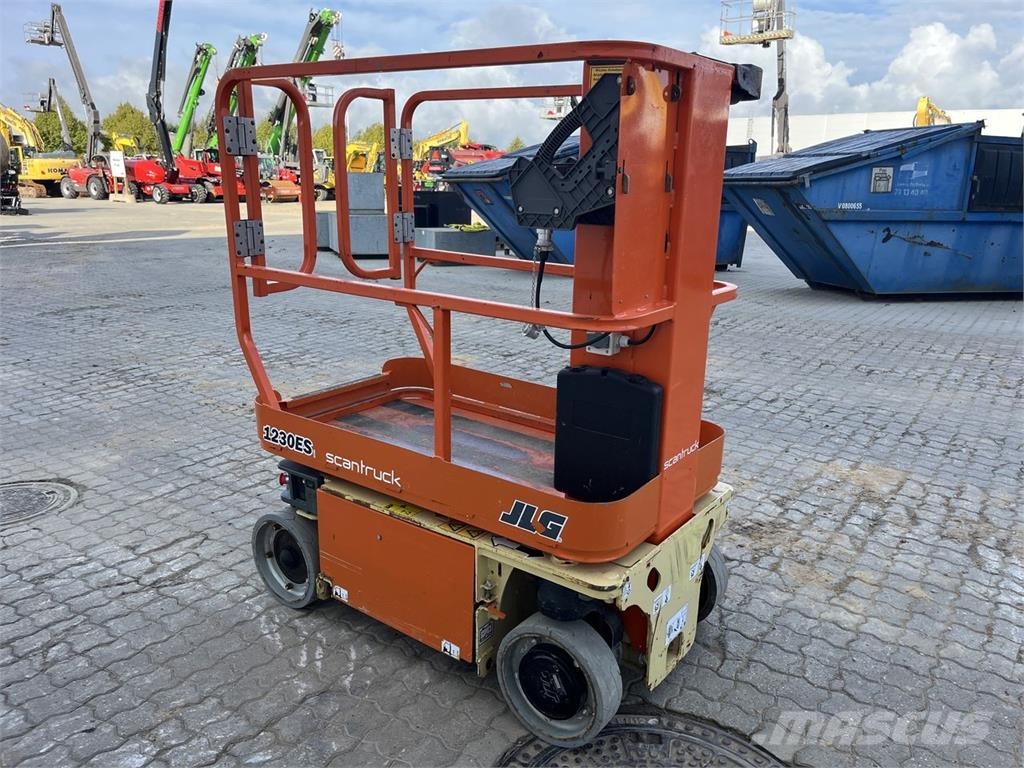 JLG 1230ES Henkilönostimet ja nostolaitteet