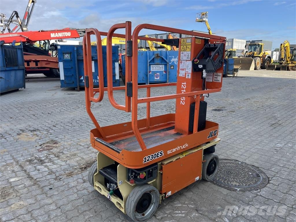 JLG 1230ES Henkilönostimet ja nostolaitteet