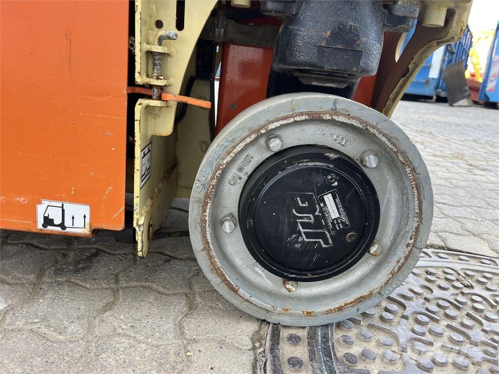 JLG 1230ES Henkilönostimet ja nostolaitteet