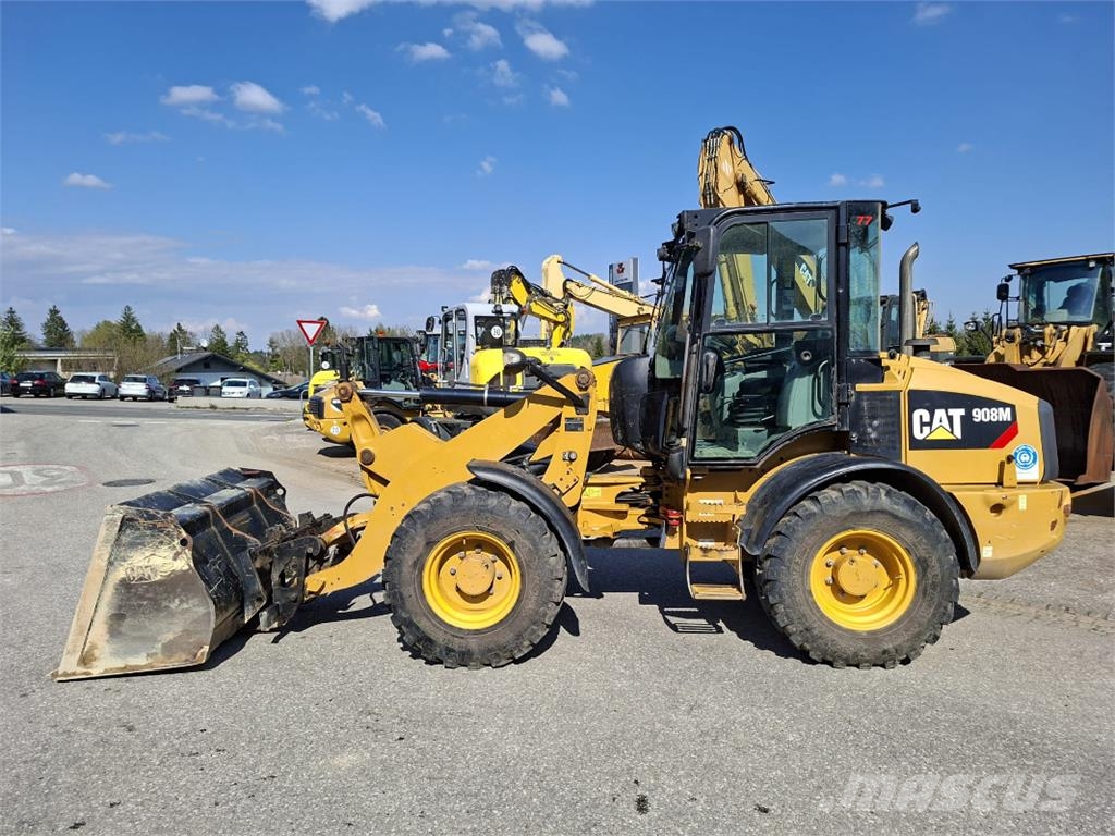 CAT 908M لوادر بعجل