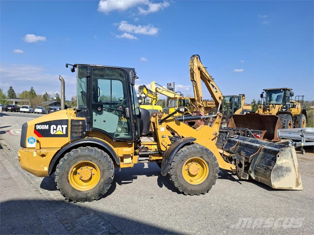 CAT 908M لوادر بعجل