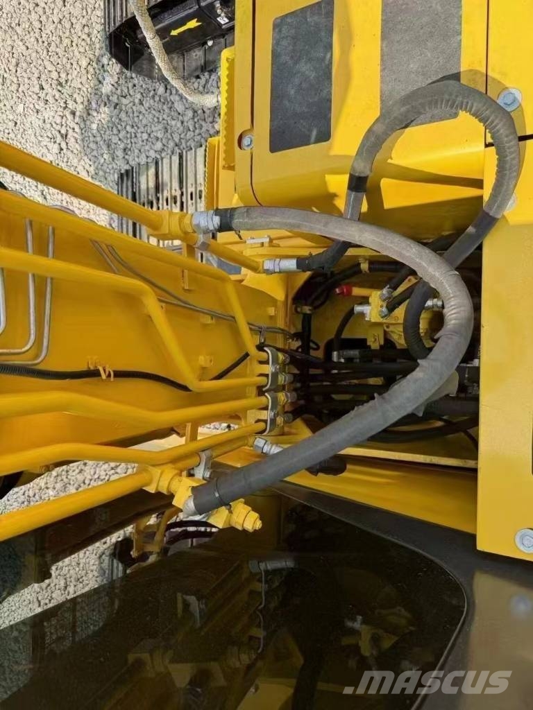 Komatsu PC 130 حفارات وسط 7 طن - 12 طن