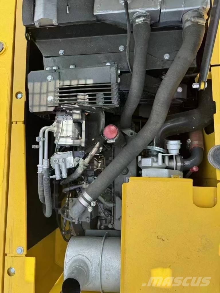 Komatsu PC 130 حفارات وسط 7 طن - 12 طن