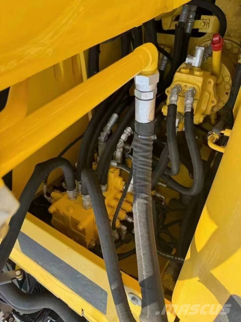 Komatsu PC 130 حفارات وسط 7 طن - 12 طن
