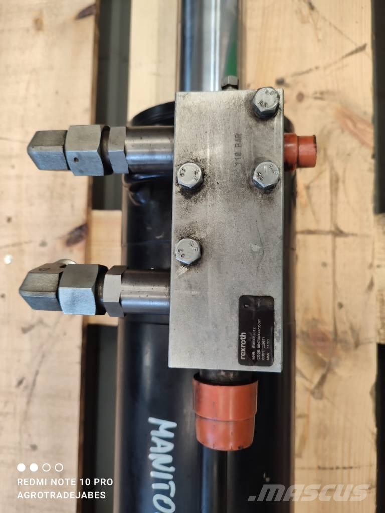 Manitou MLT 737 bucket tilt cylinder Booms and arms