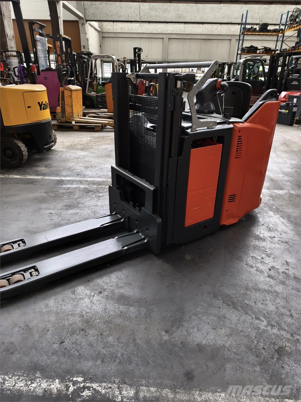 Linde D12 SP Zelfrijdende stapelaars