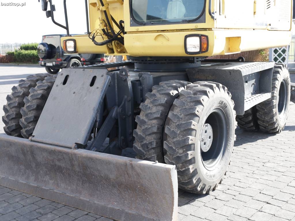 Komatsu PW 140-7 Pyöräkaivukoneet