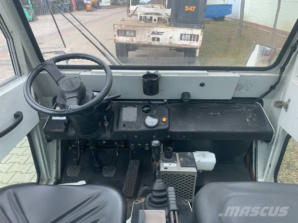 Toyota 2TG20 /02/ V-3869 EO Flughafenausrüstung