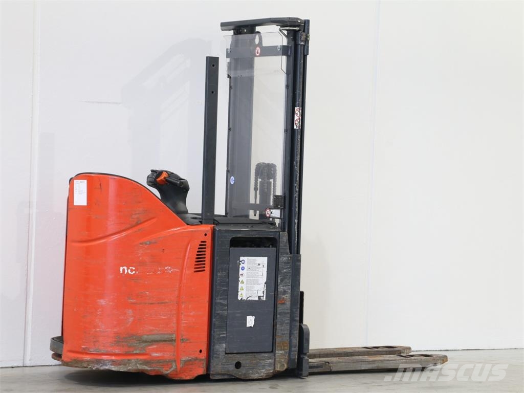 Linde D12SP/133-00 Meeloop stapelaar