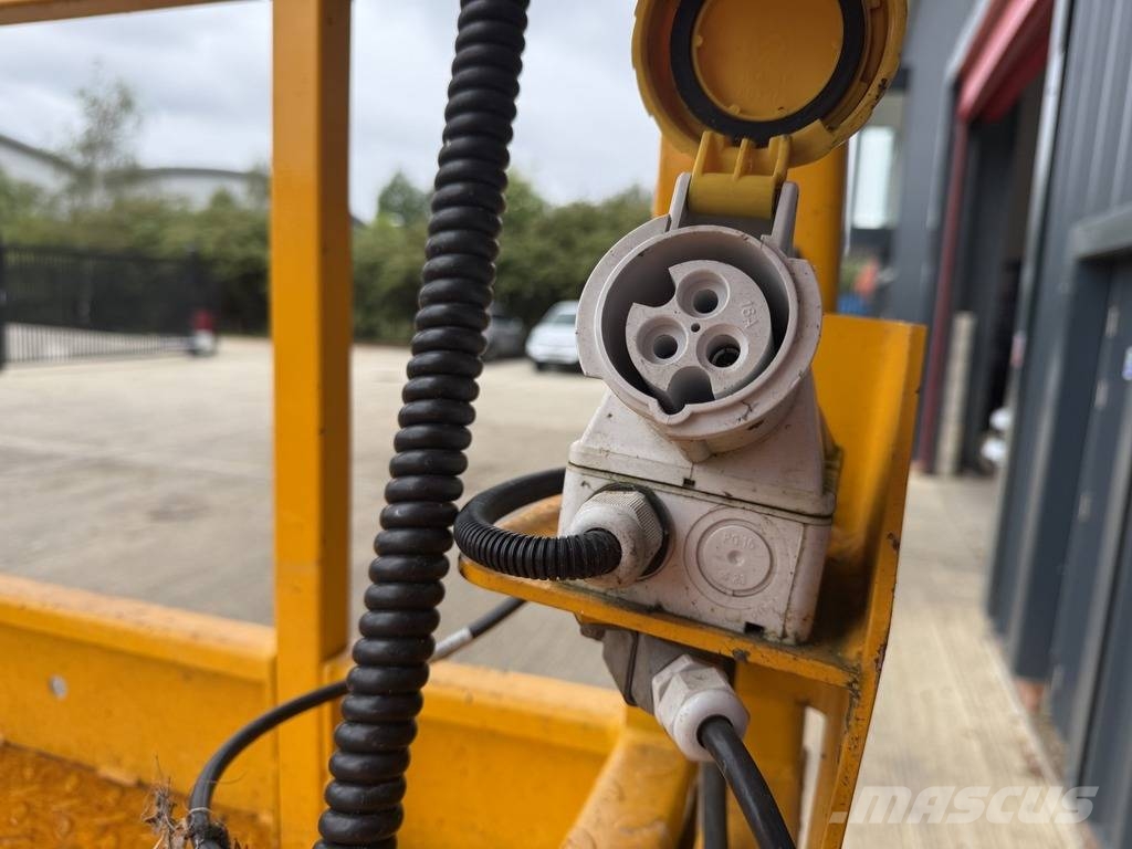 JCB S 3246 E 12m Electric Scissor Lift just 89 hours Škarjaste dvižne ploščadi