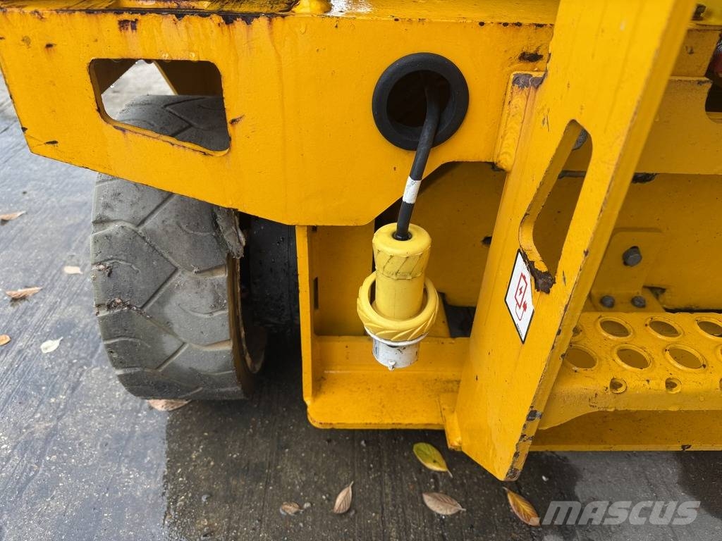 JCB S 3246 E 12m Electric Scissor Lift just 89 hours Škarjaste dvižne ploščadi